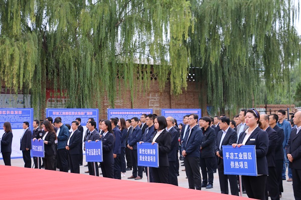 市委副書(shū)記、市長(cháng)王奮彥帶隊觀(guān)摩督查公司項目建設工作(圖4)