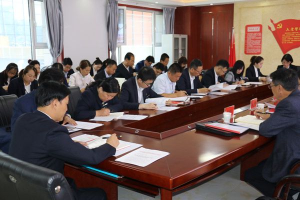 泓源公司“不忘初心、牢記使命”主題教育讀書(shū)班開(kāi)班式暨黨委理論學(xué)習中心組學(xué)習會(huì )舉行(圖2)