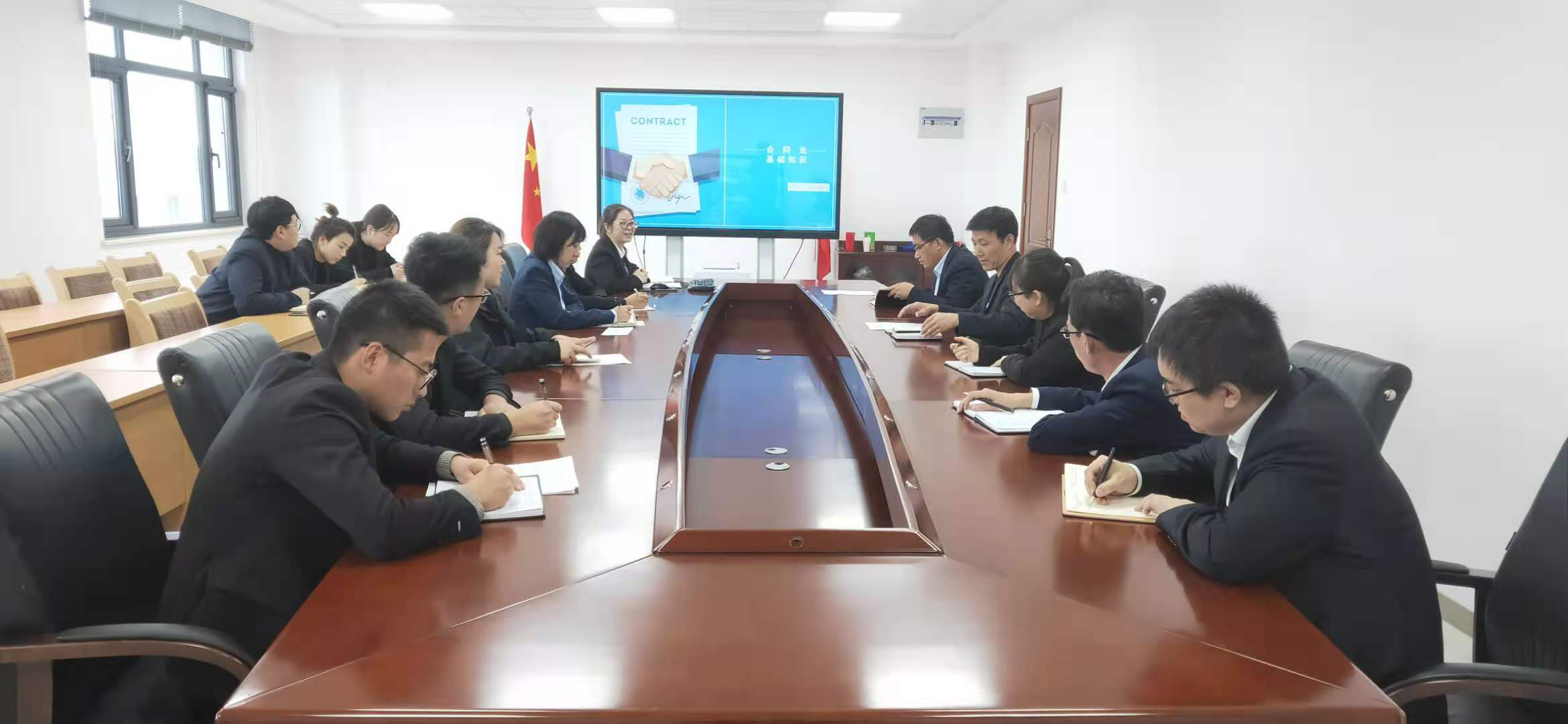 泓源公司法務(wù)部開(kāi)展法律知識培訓(圖1)
